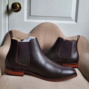 NIB Banana Republic Factory Leather Chelsea Boot in Size 10.5 Chestnut Color